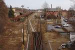 Bahnhof Kamenz am Mittag des 31.12.2012. Im linken Bildbereich ist noch gut zu erkennen, dass die G�terzuggleise hier fr�her durchgehend waren Desweiteren gab es zu der Zeit dort auch noch ein Stellwerk. Auch im rechten Bildbereich lagen damals noch zwei Gleise, welche vor dem Bahnhofsgeb�ude (jetzt Parkplatz) verliefen und von denen aus, bis zur Stilllegung, die Strecke nach Bischofswerda bedient wurde. Bis zum Umbau des Bahnhofs wurden diese Gleise dann noch f�r Rangierarbeiten und zum Abstellen von Waggons (z.B. Hilfszug) genutzt.