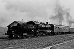 09.10.1982 Sonderfahrt mit 38 1182 und 38 205 durch die Lausitz. Fotografiert bei der Ausfahrt aus dem Bahnhof Bischofswerda.