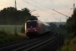 101 129 zieht bei Sonnenaufgang IC 2074, Dresden Hbf-Westerland, hier bei Gohlis, 15.08.09