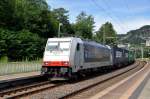 E 186 240(The Power of TRAXX)von CB-Rail ist mit Containern auf der Elbtalstrecke unterwegs in Richtung Bad Schandau.Da der Zug beraschend kam war nur ein Bahnsteigbild mglich;-)).Aufgenommen am