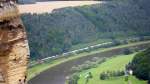 ein Containerzug auf dem Weg durchs Elbtal Richtung Grenze kurz vor Knigstein, fotografiert von der Festung Knigstein aus.