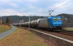 Die 185 520-4 der CFL Cargo fährt am 16.03.2015 mit einem Kesselzug durch den Kurort Rathen nach Bad Schandau.