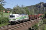 DB 193 363  climate hero  mit leeren Autotransportwagen am bekannten Bahnübergang von Kurort Rathen, 30.04.2024