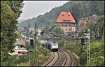 Railpool 186300-0 erreicht hier aus Tschechien kommend am 3.10.2026 um 12.05 Uhr mit einem Kesselwagen Zug K�nigstein an der Elbe.