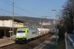 285 111 von Captrain mit einem kurzen Güterzug bei Durchfahrt durch Stadt Wehlen (Sächsische Schweiz) in Richtung Dresden; 09.03.2015  