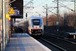 Mit geöffneter Bugklappe durcheilte dieser ICE 4 am 24.02.2019 den Bhf.