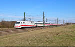Der nur neun Wagen zählende Tz 185  Freilassing  ist mit 401 585-5 voran bei Hohenthurm unterwegs.