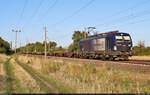 5370 039-7 (193 569  Milena  | 91 51 5370 039-7 PL-ID | Siemens Vectron) ist mit nahezu leeren Containertragwagen soeben durch den Landsberger Ortsteil Hohenthurm gefahren und hat es damit bis zum