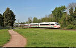 812 041-2 (Tz 9041  Baden-Württemberg ) fährt durch die Stadt Brehna.
