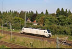 Ganz in Weiß, nahezu sauber und ohne Anhängelast begibt sich 159 445-6 (Stadler Eurodual) aus dem Knoten Halle (Saale) Richtung Bitterfeld.