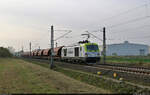 Ziel bald erreicht: Der zweimal wöchentlich verkehrende Dolomitzug von Scharzfeld kommt mit 248 033-3 (Siemens Vectron Dual Mode) in Hohenthurm vorbei. Ziel ist Bitterfeld.

🧰 Captrain Deutschland GmbH, eingesetzt bei der Regiobahn Bitterfeld Berlin GmbH (RBB)
🕓 5.11.2024 | 14:54 Uhr