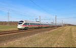 Ein ICE-T-Tandem, bestehend aus 411 511-9 (Tz 1111  Hansestadt Wismar ) und 415 021-5 (Tz 1521  Homburg/Saar ), wurde bei Hohenthurm bildlich festgehalten.

🧰 DB Fernverkehr
🚝 ICE 1695 (Linie 29) Berlin Hbf–München Hbf | ICE 95  Belvedere  (Linie 91) Hamburg-Altona–Wien Hbf (AT)
🕓 5.3.2025 | 15:12 Uhr