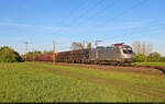 182 602-3 (Siemens ES64U2–102) zieht D�ngemittel durch Hohenthurm Richtung Halle (Saale).

🧰 Hupac AG
🕓 1.5.2025 | 19:07 Uhr