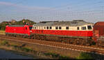 Alt und neu beisammen: 185 182-3 und die kalte 232 484-6 (132 484-7) an der Spitze eines gemischten G�terzugs bei Landsberg (Saalekreis) Richtung Bitterfeld.
