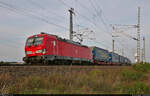 KLV-Zug (LKW Walter Internationale Transportorganisation AG) mit 193 355-5 (Siemens Vectron) passiert unweit der B 100 die nördliche Stadtgrenze von Halle (Saale) und strebt weiter in
