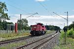 261 020-2 kommt Lz von Rodleben durch Jütrichau gen Magdeburg gefahren. JJütrichau wurde 2012 durch mangelde Nachfrage geschlossen. Heute erinnert nur noch der Wetterschutz auf dem Bahnsteig an den einstigen Haltepunkt.

Jütrichau 24.07.2020