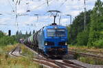 192 047 fährt mit einem Kesselwagenzug durch Gommern in Richtung Dessau.

Gommern 18.07.2023