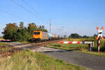 ATLU 185 606-1 rollt mit einem Kesselzug über den WSSB Bahnübergang bei Güterglück in Richtung Magdeburg.