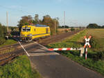 249 052 der DB Bahnbau Gruppe urchfährt Lz Güterglück.

Güterglück, der 19.09.2025