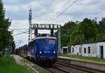 Der Verkehr in Güterglück ist sehr vielseitig. Unteranderem fuhr die 140 759-2 mit einem leeren Autozug aus Magdeburg kommend gen Dessau. Leider wird dieser Fotostandort nur noch bis vorraussichtlich Mitte 2018 bestehen, denn ein paar hundert Meter weiter hinten soll der neue Bahnhof Güterglück entstehen und hier geschlossen werden.

Güterglück 04.08.2017