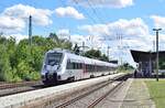 1442 801 erreicht den Bahnhof Gommern wo das Bahnhofspersonal schon bereit steht um die Kette zu öffnen.