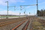 Blick am 20.02.2026 vom Bahnübergang aus Richtung Magdeburg in den Bahnhof Rodleben.