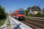 Durch Priort kommt gerade die dritte Garnitur des Baumbl�ten-Express (RE 28958) nach Werder(Havel).
