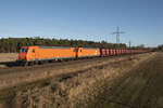 Fast einheitlich kam 145 099 & 145 096 (ArcelorMittal: mit eigenem Gannzug) , mit dem leeren Erzzug über Lehrte nach Hamburg gefahren, aus Ziltendorf kommend. Auf dem Berliner Außenring am 28.12.2025.