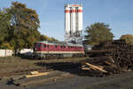 232 109 der Leipziger Eisenbahnverkehrsgesellschaft brachte einen Kesselzug in die Gradestraße zum Tanklager, über Berlin Neukölln und dem Bahnhof Teltowkanal auf dem Schienennetz der NME (Neuköllner-Mittenwalder Eisenbahn). 13.10.2025