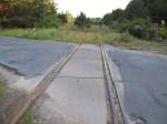ex KBS 296 Angermnde-Bad Freienwalde, stillgelegt seit 1997, am 09.08.2009, Bahnberganng Bralitz-Freienwalder Strasse, Blickrichtung Angermnde