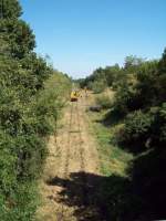 ex KBS 296 Angermnde-Bad Freienwalde, stillgelegt seit 1997, am 20.08.2009, Blick von der alten Holzbrcke in Richtung Bahnhof Oderberg-Bralitz, der Abri ist schon weit fortgeschritten