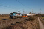 Am 16.03.2025 war 193 485-0 der RTB Cargo (LOK-SPITZE.COM) bei Niederndodeleben mit einem (Tank-)Containerzug auf dem Weg in Richtung Braunschweig.