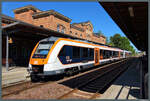 1648 432 der Regionalverkehre Start Mitteldeutschland GmbH tr�gt als erster Zug seit kurzem das Landesdesign des Landes Sachsen-Anhalt, das nach und nach alle 1648 des DISA-Netzes erhalten sollen. Im August wird das DB-Tochterunternehmen in die DB Regio integriert, sodass der Zug bereits den DB-Keks an der Front erhalten hat. Am 06.06.2026 h�lt der Triebwagen mit einem weiteren 1648, noch im alten Abellio-Design, als RB 50 im Bahnhof Bernburg.
