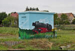 Die Schalthäuschen an den beiden Bahnübergängen in Staßfurt wurden mit bahntypischen Motiven aufgehübscht.