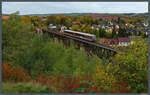 628 227 der CLR überquert am 11.10.2025 den Mansfelder Viadukt.