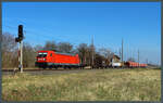 Mit einem gemischten Güterzug ist 187 083 der DB Cargo am 26.03.2022 unterwegs Richtung Halle.