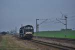 272 406 hat soeben den Sandzug mit 182 598-3 im Gleis 3 im bahnhof Sachsendorf abgestellt und fährt nun wieder auf dem Anschlussgleis zum Kieswerk.