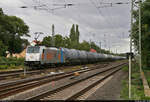 Kesselzug mit 186 299-4 unterwegs am Bahnübergang Friedhofstraße in Magdeburg Richtung Magdeburg-Buckau.