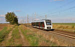 1648 943-6 (Alstom Coradia LINT 41) dieselt mit viertelstündiger Verspätung durch Braschwitz. Seit dem 25.4.2023 trägt dieser Zug den Namen  Bodetal .

🧰 Abellio Rail Mitteldeutschland GmbH
🚝 RB 80421 (RB47) Bernburg Hbf–Halle(Saale)Hbf
🕓 30.9.2022 | 17:10 Uhr