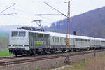 railadventure 111 215-5 am 19.04.2021 nördlich von Salzderhelden am BÜ 75,1 in Richtung Göttingen