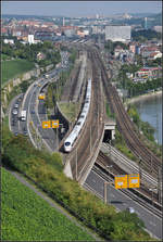 Verkehrswege für Bahnen und Autos -    Ein ICE 3 hat Würzburg verlassen und fährt auf der Schnellfahrstrecke gleich in den ersten Tunnel ein.