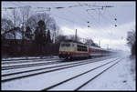 DB 103213 braust hier mit ihrem Interregio am 17.2.1999 über den fünfgleisigen Streckenteil in Richtung Hamm bei Hiddenhausen Schweicheln.