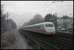 Ein ICE 2 passiert hier auf dem Weg nach Hannover am 29.1.2005 den Haltepunkt Hiddenhausen Schweicheln.