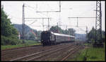 E 0420 ist hier mit einem Sonderzug in Richtung Rheine am 14.5.1994 in Westerkappeln Velpe unterwegs.