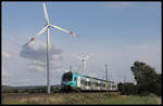 Vor den Windrädern bei Westerhausen fährt der ET 4.04 der Eurobahn am 9.9.2019 um 10.19 Uhr in Richtung Bielefeld.