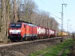 189 051 mit Containerzug nach Coevorden/NL in Rheine=Bentlage, 24.03.20