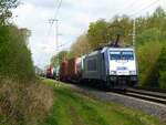 METRANS 386 029 mit Containerzug aus NL in Rheine=Bentlage, 19.04.2025