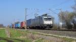 Akiem 186 262, vermietet an CTL Logistics, mit Containerzug in Richtung Osnabrück (Hüde, 22.03.19).