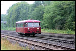 Auf dem Weg zur großen Fahrzeugschau in Osnabrück kommt hier am 3.9.2006 ein einzelner VT 95 aus Münster durch den Bahnhof Natrup Hagen.