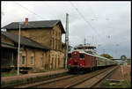 Ex SBB Re 4-4 fährt hier am 29.10.2006als 10019 der Centralbahn mit einem DPE nach Köln  durch den Bahnhof Hasbergen.